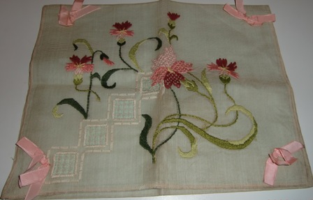 xxM292M 1920s Embroidered stocking bag